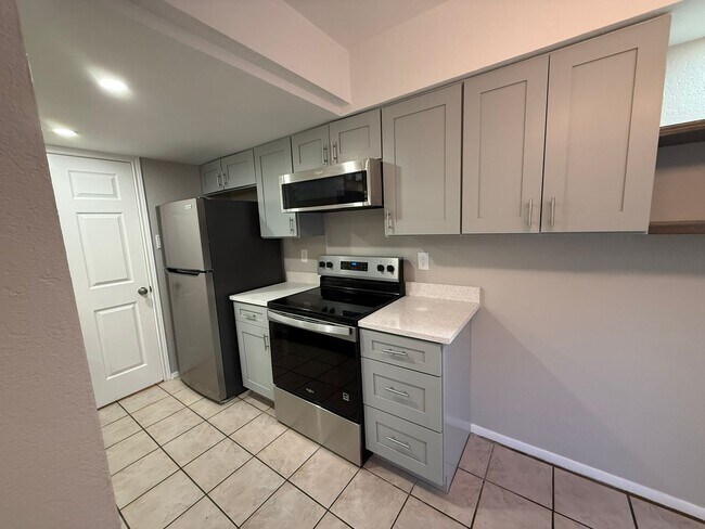 Building Photo - Yuhashi Properties1 (1606 Waterloo Trl)