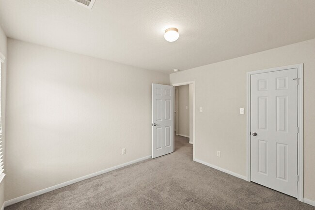 Building Photo - 16401 Olive Sparrow Dr