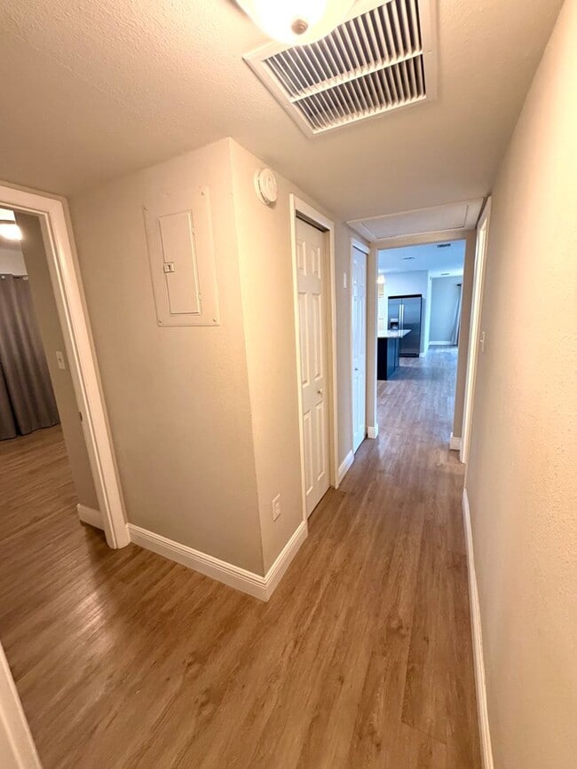 Building Photo - Modern Updated 3/2 in Winter Park Estates