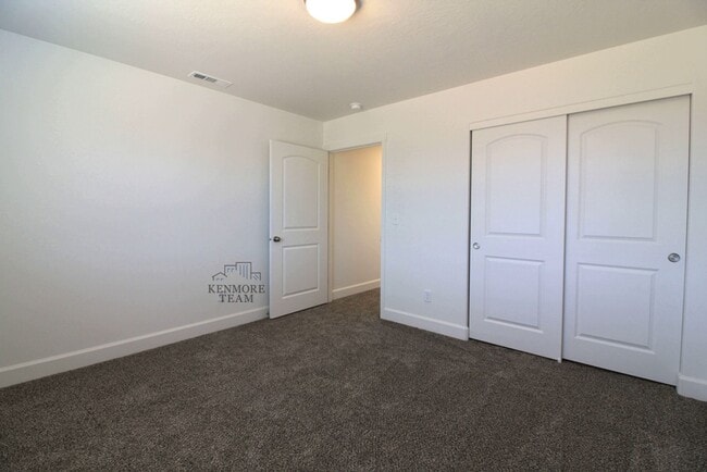 Building Photo - 3 Bed/2 Bath + an Office Pasco Home