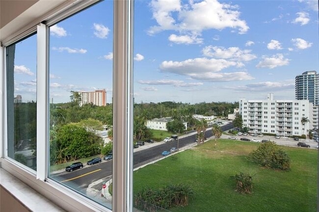 Building Photo - 720 Bayshore Dr