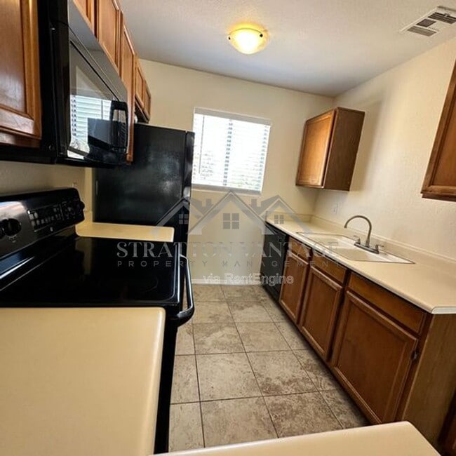 Building Photo - 653 W Guadalupe Rd