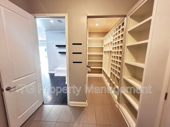 Building Photo - 4763 Yacht Ct