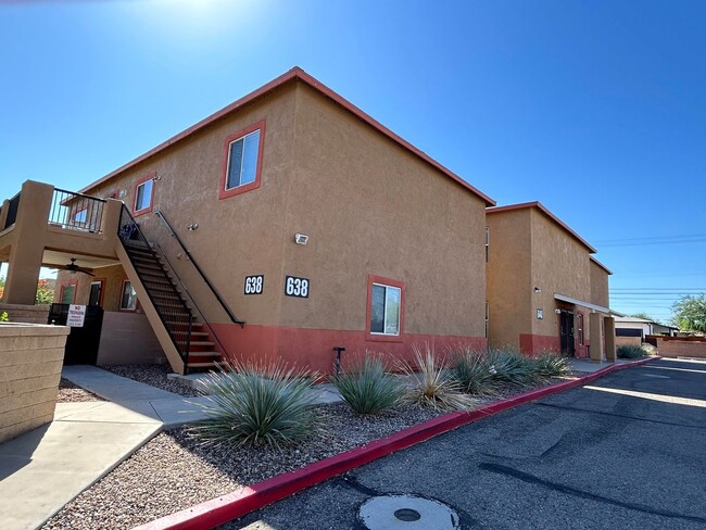 Building Photo - 638-642 E. Lester St. ( 638-1, 638-2, 640-1, 640-2, 642-1, 642-2 )