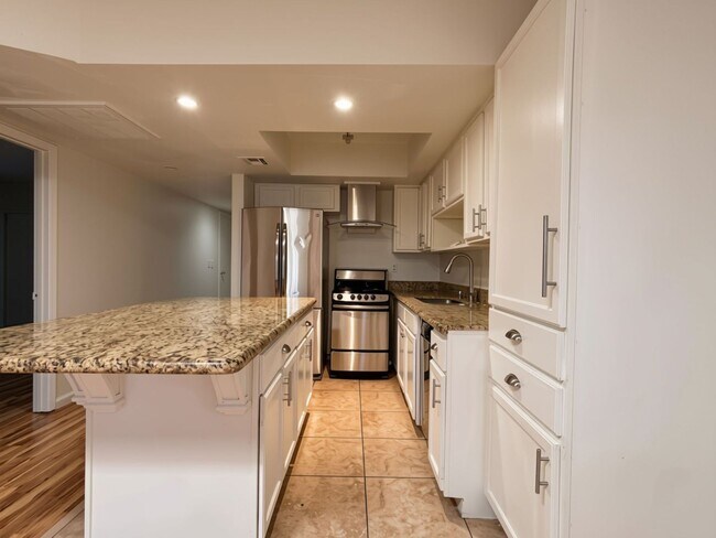 Building Photo - 433 Las Casitas Way