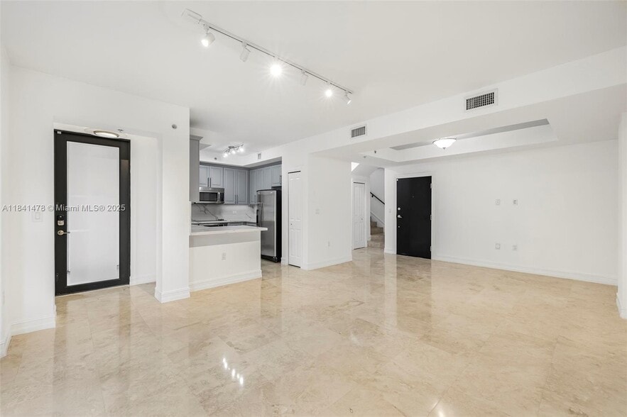 Building Photo - 1650 Galiano St