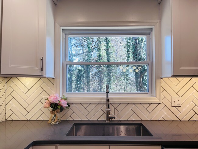 Building Photo - 12 Francine Ct