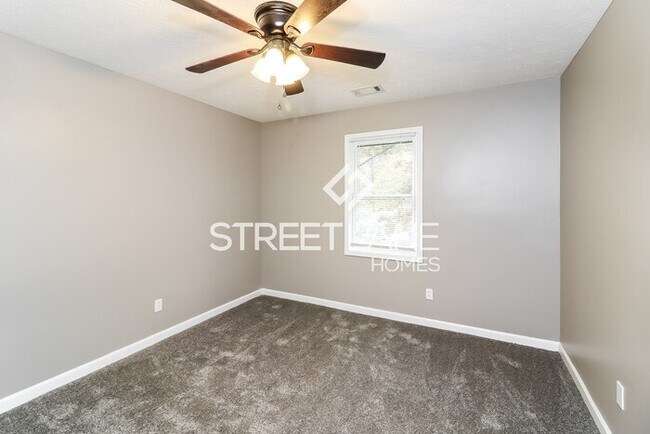 Building Photo - FIRST FULL MONTH OFF WITH 13 MONTH LEASE