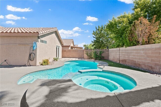 Building Photo - 2117 Marathon Keys Ave