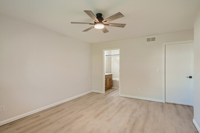Large Primary Suite - 697 Canyon Dr
