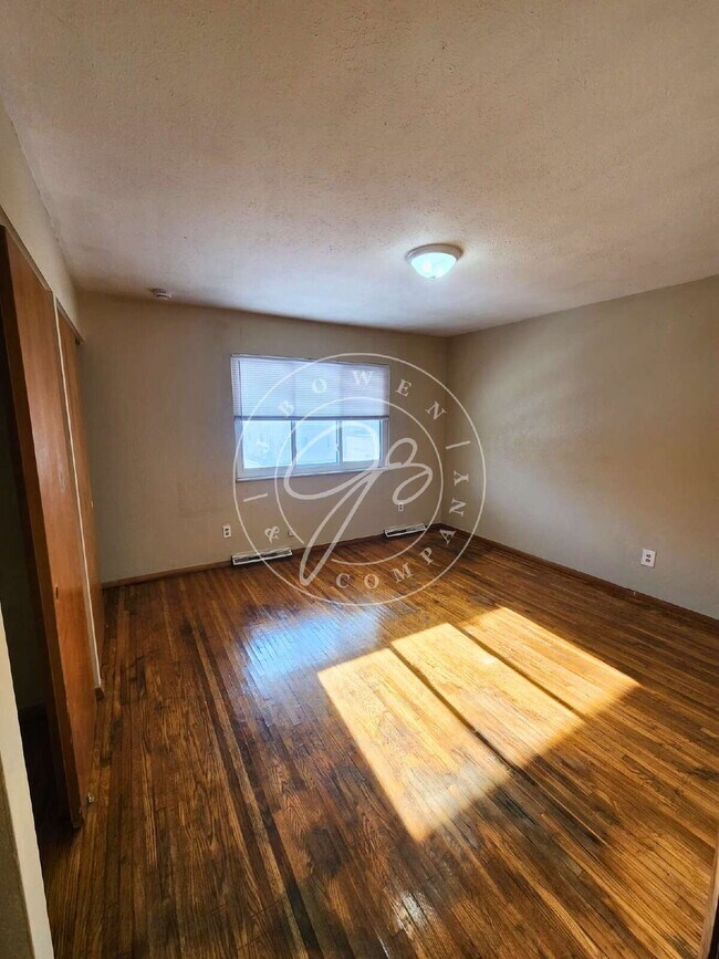 Building Photo - Spacious 2 bed 1 bath- 2 story home. Already passed Section 8 Inspection!