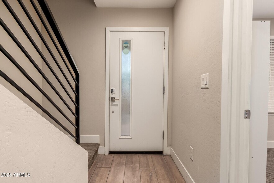 Building Photo - 820 N 8th Ave