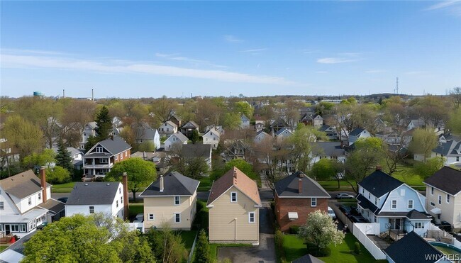 Building Photo - 2463 South Ave