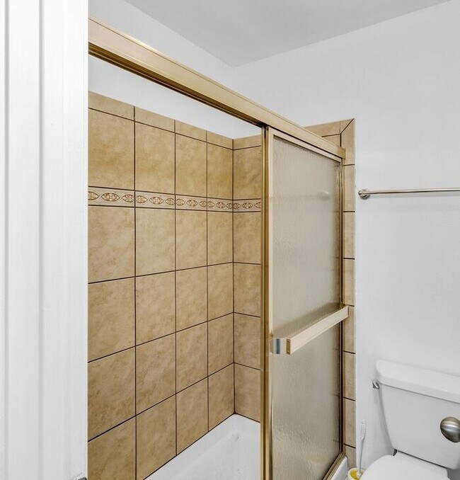 Building Photo - Cozy, Remodeled Gem with Spacious Backyard – Your Perfect Rental Home!