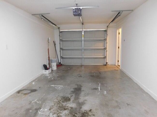 Building Photo - 208 Tobiano Dr