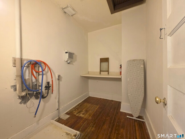 Building Photo - 805 Edgewood Ave