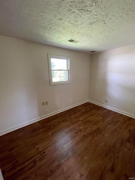 Building Photo - 415 N Kimble Dr