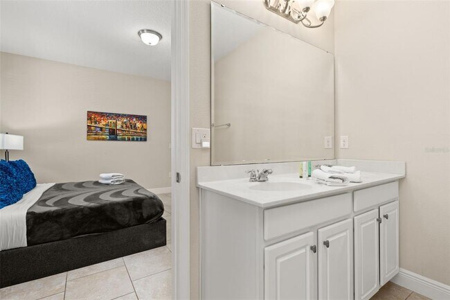 Building Photo - 5373 Oakbourne Ave