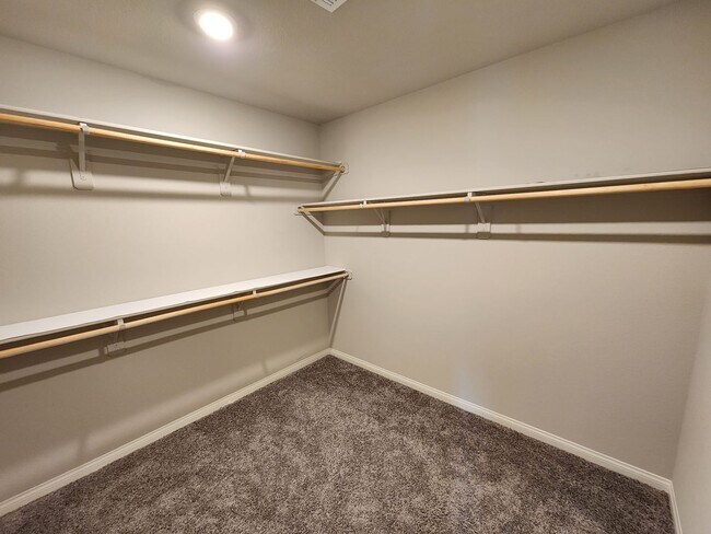 Building Photo - A Fairly New Home with 5 Bedrooms in a gated community