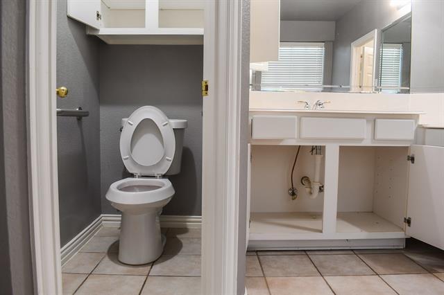 Building Photo - 409 Royal Crest Dr