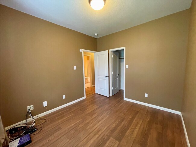 Building Photo - 2035 Borthwick Ln