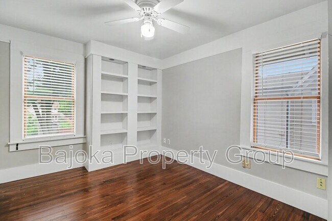 Building Photo - 127 Drace St