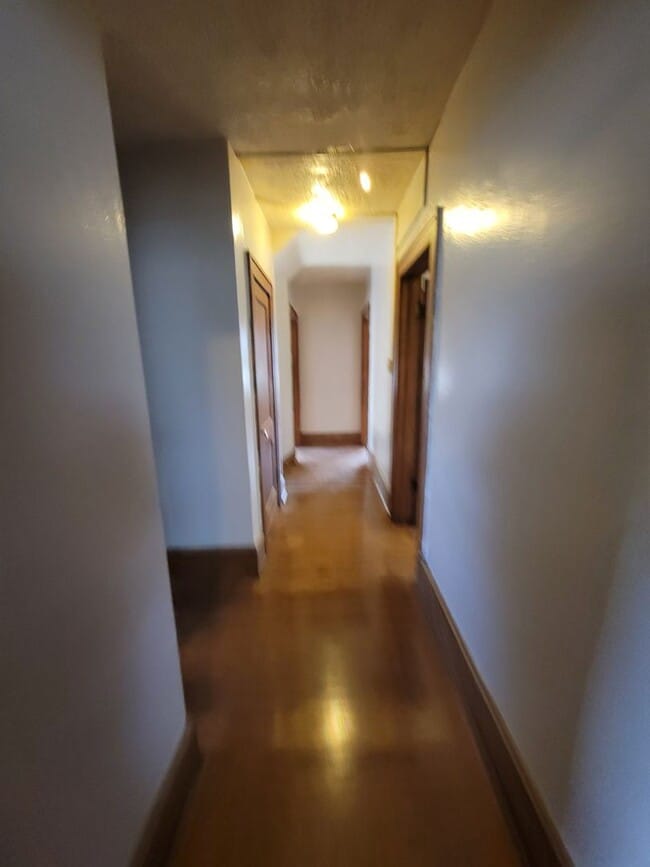 Building Photo - 809 Ferdinand Ave SW