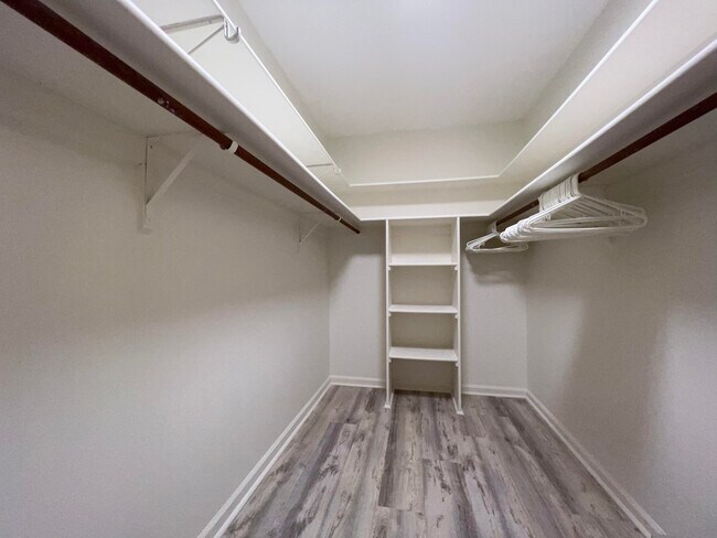 Building Photo - 5878 Tidewater Dr