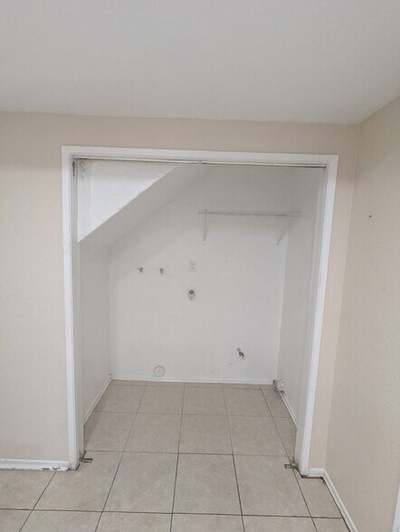 Building Photo - 1460 Kendall Dr