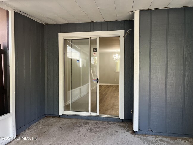 Building Photo - 5523 Cabot Dr N