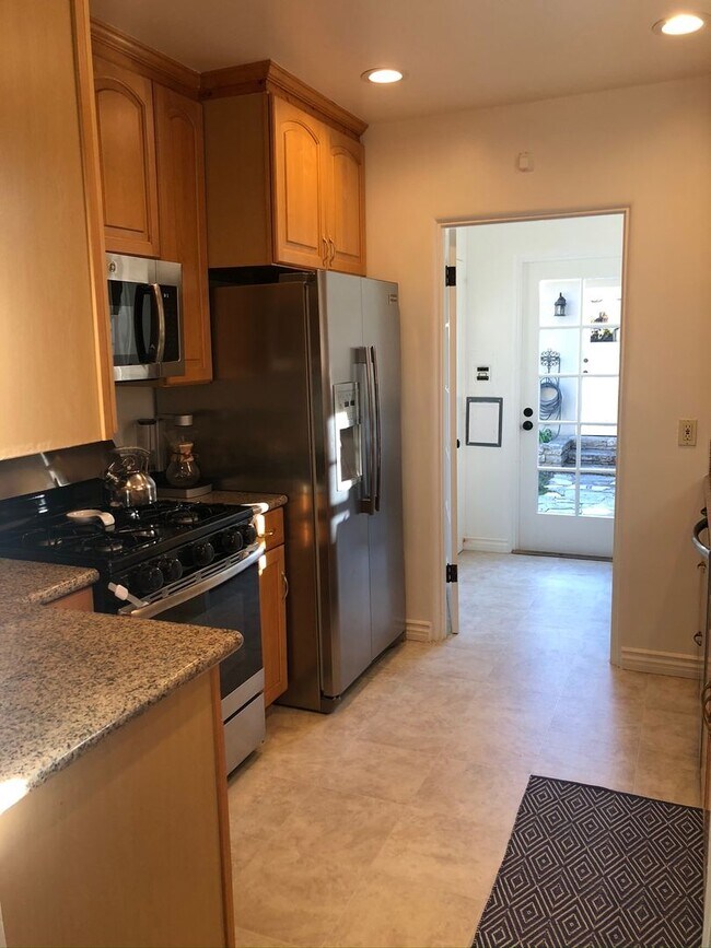 Building Photo - Valmonte Beauty 2 Bedroom Beautiful Home  on Corner Lot with Huge yard