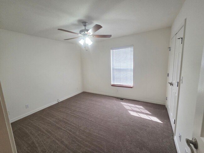 Building Photo - 848 S Jester Ave