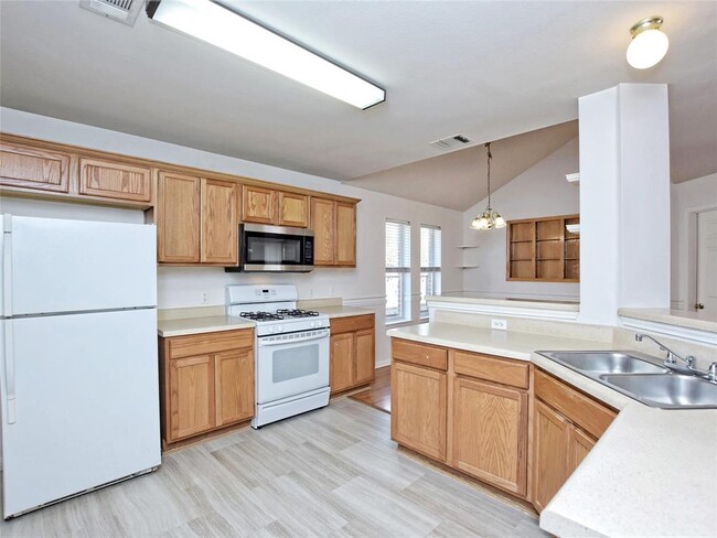 Building Photo - 305 N Heatherwilde Blvd