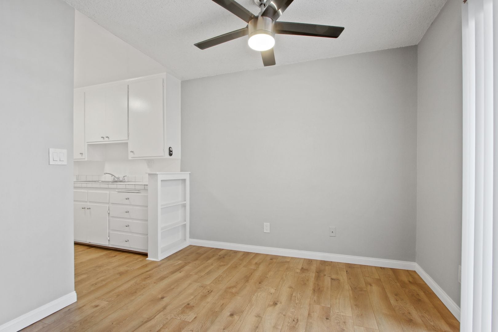 Building Photo - 3625 Mentone Ave