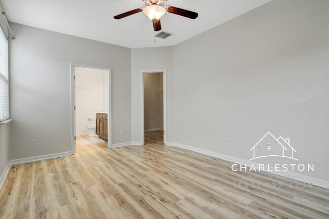 Building Photo - 403 War Admiral Ln