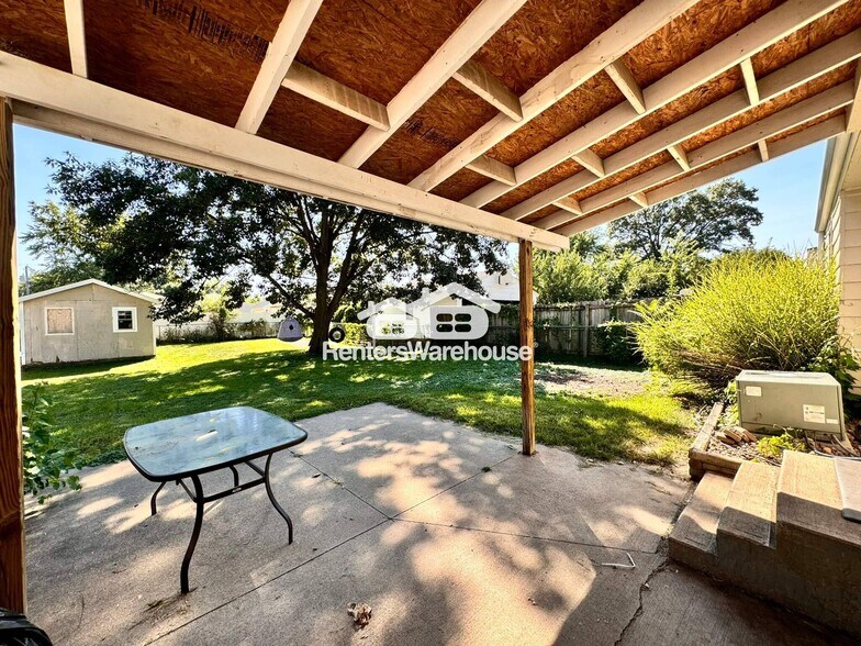 Building Photo - 1328 Carrie Ave