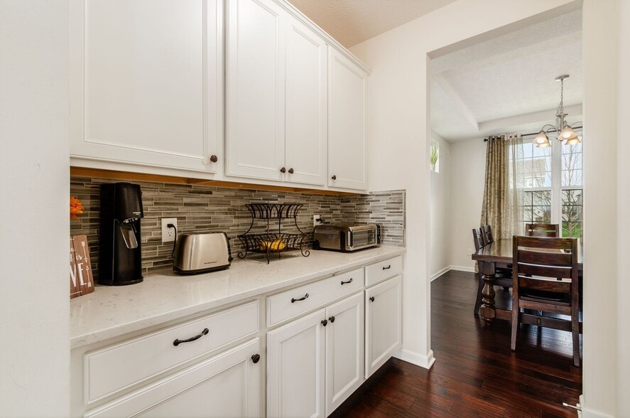 Building Photo - 6692 Rocky Ridge Dr