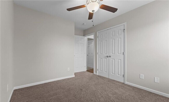 Building Photo - 1595 Rossmore Dr