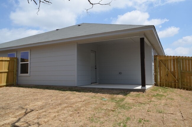 Building Photo - 1826 Castroville Trl