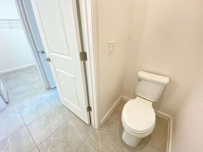 Building Photo - 1273 Hendon Lp