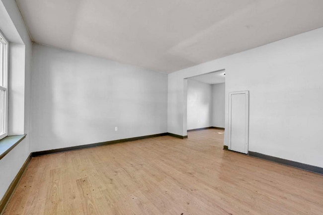 Building Photo - 834 4th Terrace W