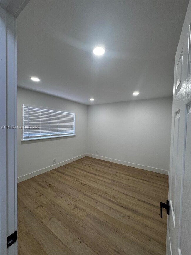 Building Photo - 2649 Van Buren St