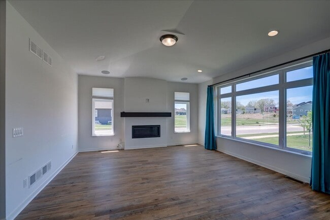 Building Photo - 604 Burnt Sienna Dr