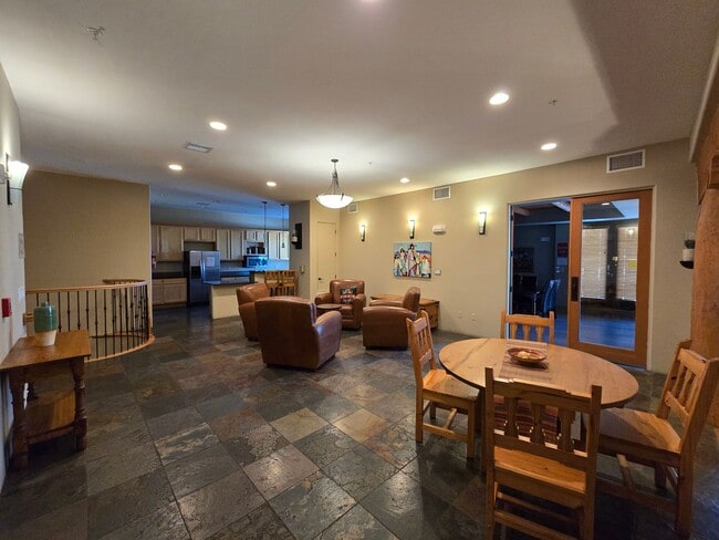 Building Photo - 1405 Vegas Verdes Dr