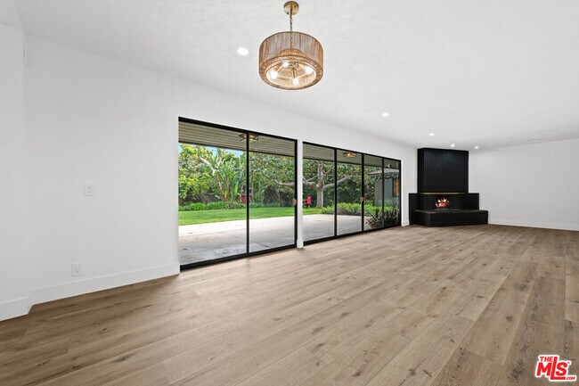 Building Photo - 1027 Acanto Pl