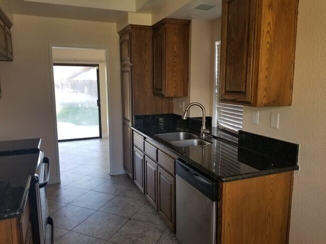 Building Photo - 10943 Countryview