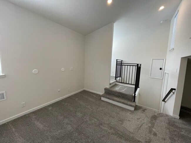 Building Photo - Lafayette home, great location!