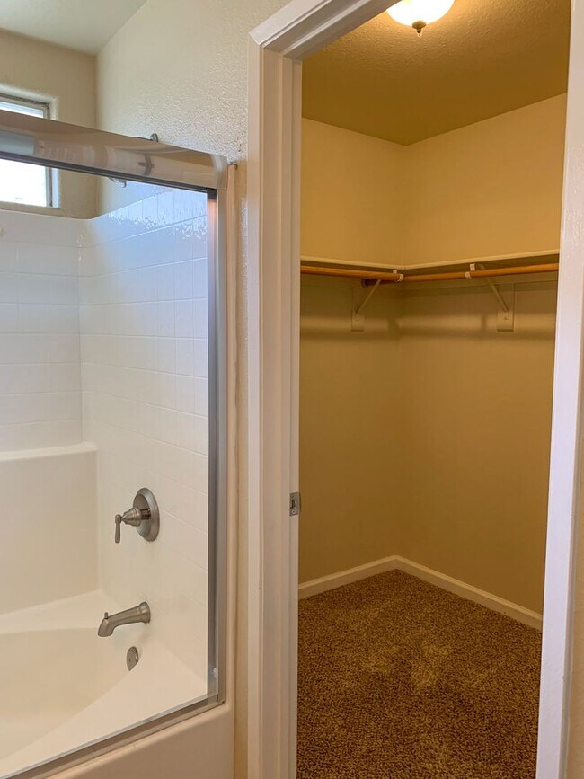 Building Photo - RENT REDUCED on 4 Bedroom with Huge Backyard!!!