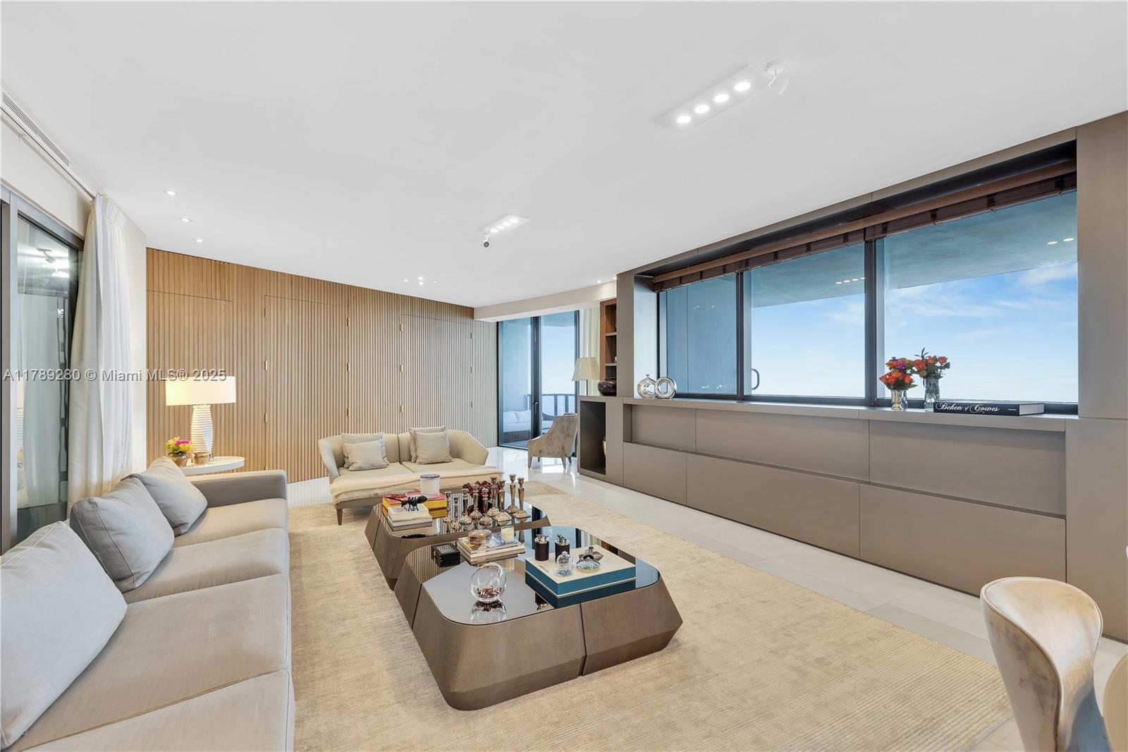Building Photo - 18555 Collins Ave