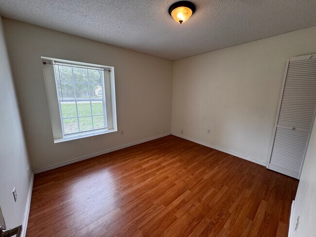 Building Photo - 1077 Shady Hollow Dr